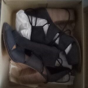 Lucky Brand Gray Sandals